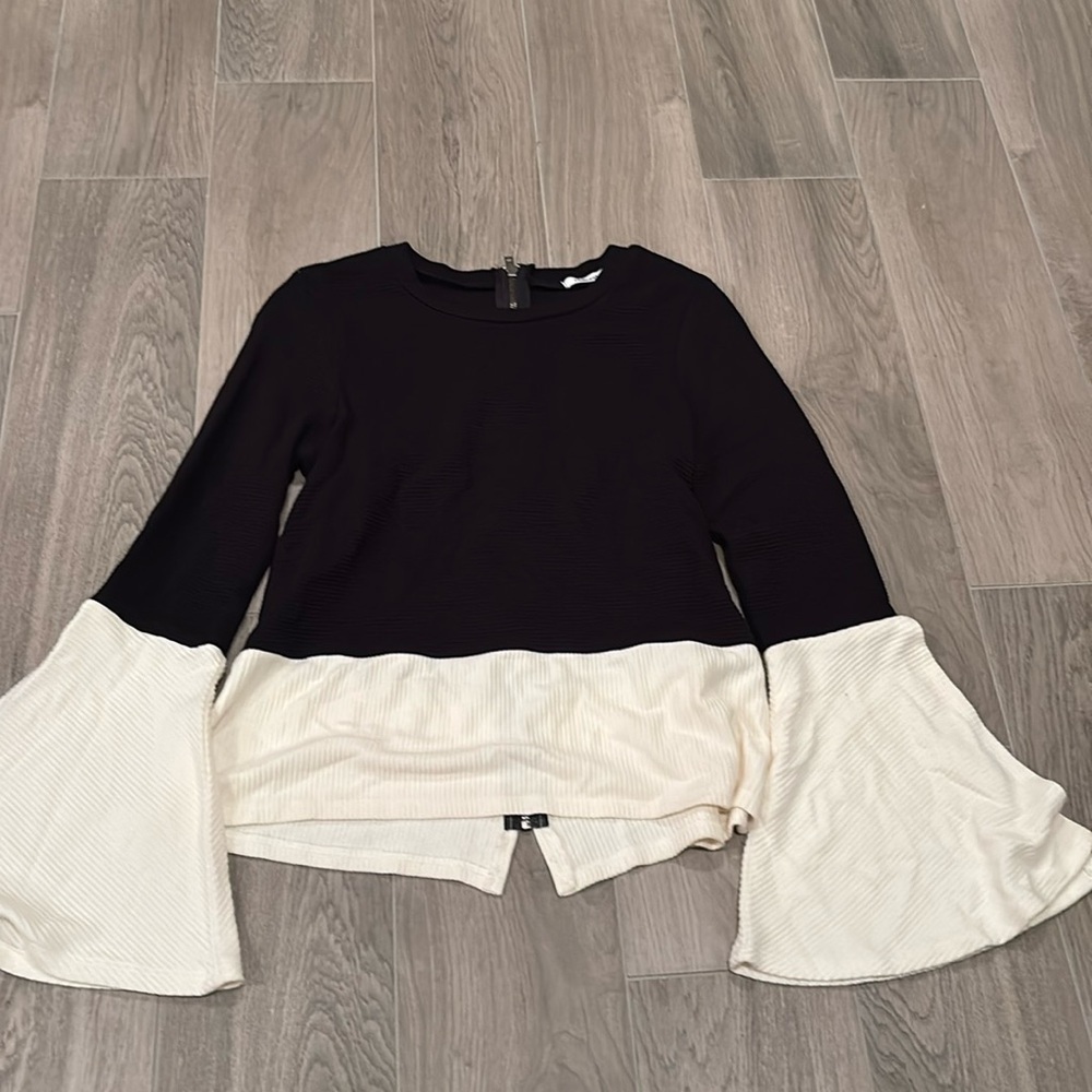 Redhaute Women’s Black And White Sweater Size M